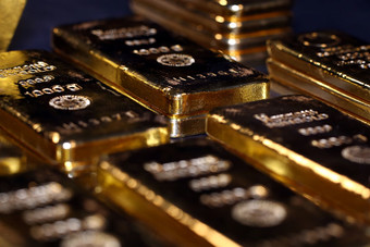 ضبابية اتفاق التجارة تصعد بالذهب إلى 1550 دولار