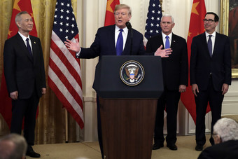 ترمب: الرسوم الجمركية على الصين ستظل سارية حتى إنجاز "المرحلة الثانية" من الاتفاق