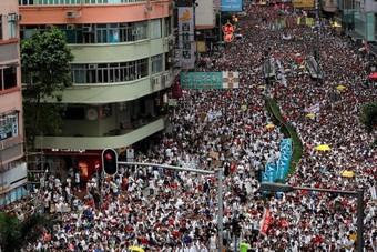 هونج كونج تعارض خفض تصنيفها الائتماني