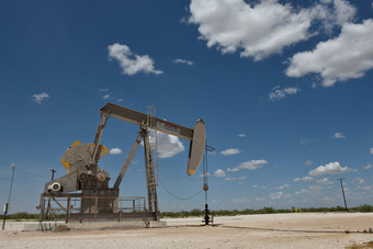 وكالة الطاقة تتوقع فائضا في سوق النفط خلال النصف الأول من 2020