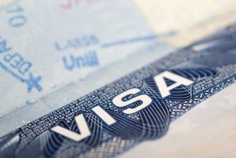 أمريكا تحظر حصول الإيرانيين على تأشيرات التجارة والاستثمار