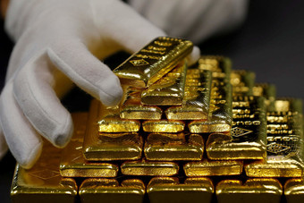 انحسار التوترات في الشرق الأوسط تهبط بالذهب إلى 1552 دولار