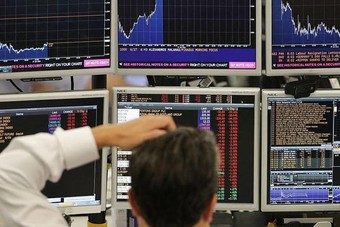 الأسهم الأوروبية تغلق مستقرة مع تجاذب السوق ومخاوف كورونا