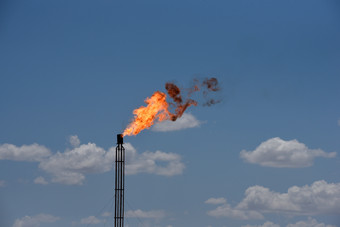 النفط ينخفض 1% مع تفاقم المخاوف بشأن انتشار "كورونا"