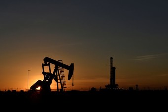 تراجع إنتاج النفط الأمريكي في ديسمبر للمرة الأولى في 5 أشهر