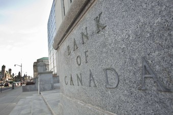 المركزي الكندي يخفض أسعار الفائدة وسط مخاوف فيروس كورونا