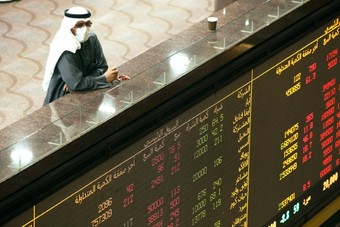 بورصات الخليج الرئيسية تهبط في ظل ضعف الأسهم العالمية