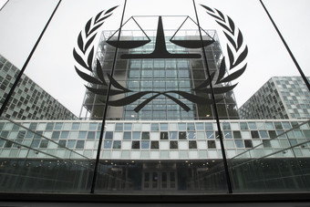 ترمب يجيز فرض عقوبات اقتصادية على مسؤولين في المحكمة الجنائية الدولية