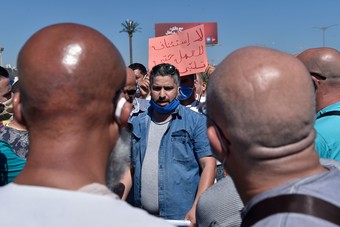 سائقو سيارات الأجرة في الجزائر يرفضون إجراءات "صارمة" للوقاية من كورونا