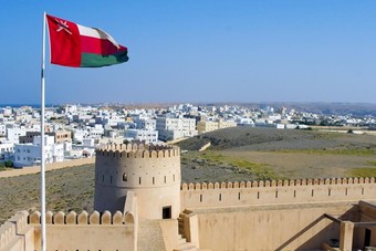 بعد تخفيضات الإنفاق.. عمان تتحول إلى تحقيق فائض في الميزانية 
