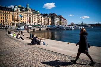 السويد تواجه انكماشا على الرغم من عدم فرض إغلاق لاحتواء كورونا