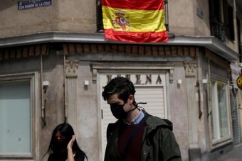 إسبانيا تعيد فرض الحجر المنزلي على 200 ألف شخص في كاتالونيا
