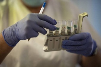 الإمارات تجري تجارب للقاح محتمل لـ"كورونا" على 15 ألف متطوع