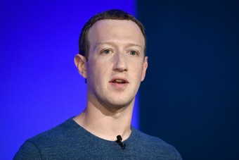 زوكربيرج: عدم تحرك فيسبوك لحذف صفحة جماعة مسلحة "خطأ تشغيلي"