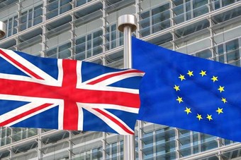 الاتحاد الأوروبي يدرس اتخاذ إجراء قانوني ضد بريطانيا بشأن "بريكست"