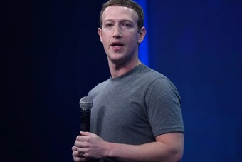 "فيسبوك" تعتزم إطلاق نظارات ذكية من ماركة "راي بان" في 2021