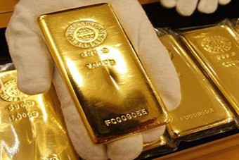 الذهب يهبط 3% إلى أدنى مستوى في شهر .. والفضة تهوي 9%