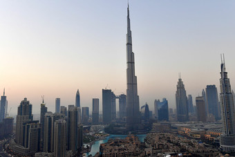 الإمارات تحقق فائضا في الميزانية 2.65 مليار دولار في الربع الثاني