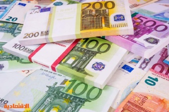 اليورو يهبط لأدنى مستوى في 4 أسابيع 