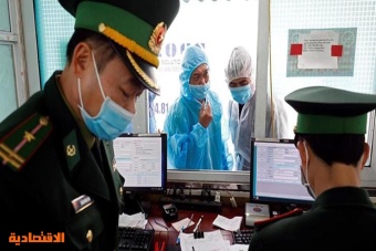هيئة الطيران المدني في فيتنام تفرض غرامة على الركاب الذين لا يرتدون الكمامات 