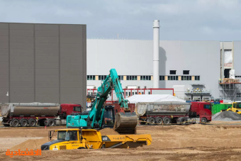 بناء مصنع "تيسلا" قرب برلين يواجه مخاوف بيئية بين السكان