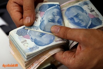 الليرة التركية تهبط لمستوى قياسي عند 8.8 للدولار بعد دعوة إلى خفض أسعار الفائدة