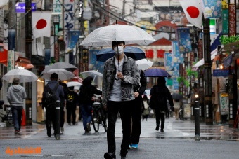 اليابان تعتزم إعداد حزمة تحفيز اقتصادي تتجاوز 350 مليار دولار