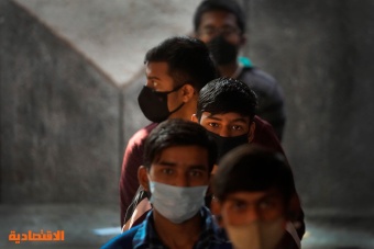 إصابات كوفيد في الهند تتضاعف خلال 4 أيام.. خبراء الصحة يحثون على التأهب لموجة جديدة