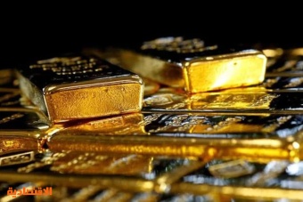 الذهب قرب أدنى مستوى في أسبوعين والبلاتين يقفز 1.1%