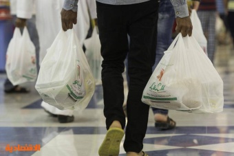 عمان تحظر استيراد الأكياس البلاستيكية مطلع 2023