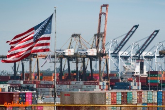 العجز التجاري الأمريكي يتراجع 12.6% والصادرات ترتفع إلى مستوى قياسي خلال يوليو