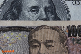 الين يعوض خسائره بعد تدخل السلطات اليابانية لدعم العملة .. أكبر صعود منذ مارس