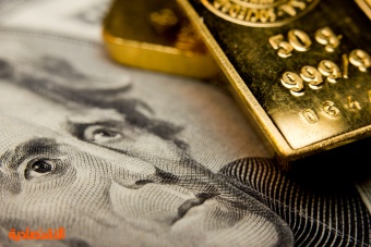 الذهب يرتفع بعد تراجع الدولار وسط مؤشرات على إبطاء رفع الفائدة الأمريكية