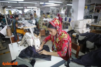 الملابس تتراكم في مستودعات بنجلادش.. الغرب خفض وارداته
