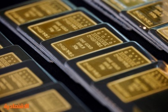 الذهب ينخفض متخليا عن مكاسبه وسط إشارات بمواصلة الفيدرالي رفع الفائدة