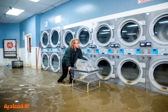 مياه الفيضانات تقتحم المحال التجارية في كاليفورنيا