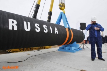 المفوضية الأوروبية: سقف أسعار النفط الروسي يظل عند 60 دولارا للبرميل