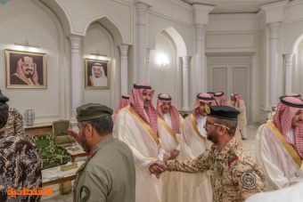 أمير المدينة المنورة يشيد بجهود العاملين في خدمة زوار المسجد النبوي