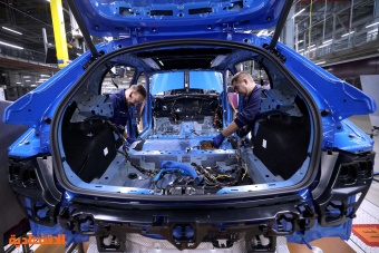 نمو قطاع السيارات يدعم الإنتاج الصناعي الأمريكي في أبريل