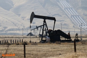 النفط يتراجع 1.4% عند الإغلاق مع ارتفاع الدولار