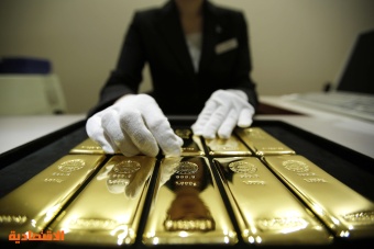 الذهب يتراجع وسط قوة الدولار وترقب لأزمة سقف الدين الأمريكية