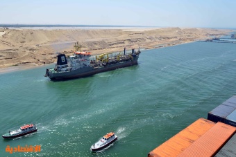 انتظام حركة الملاحة في قناة السويس بعد نجاح تحريك ناقلة النفط