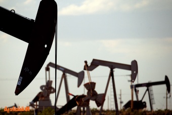 النفط يواصل الصعود مع تباطؤ التضخم الأمريكي