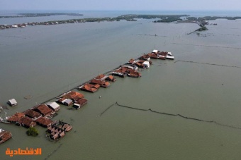 «تمبولسلوكو» .. قرية إندونيسية تغرق تحت البحر