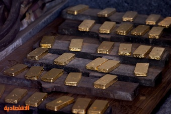 الذهب يحوم قرب مستويات منخفضة وسط رهان على رفع للفائدة الأمريكية