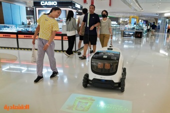  بالصوت والصورة .. روبوت يروج للآيس الكريم في الصين