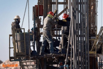 «جولدمان ساكس»: سحب المخزونات النفطية يحد من المخاطر الهبوطية للأسعار