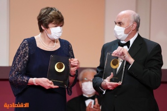 فوز المجرية كاريكو والأمريكي ايزمان بجائزة نوبل للطب  