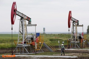 النفط يستقر مع توترات الشرق الأوسط وارتفاع مخزونات الخام الأمريكية 