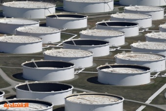 مخزونات النفط الأمريكية ترتفع إلى 421.9 مليون برميل الأسبوع الماضي